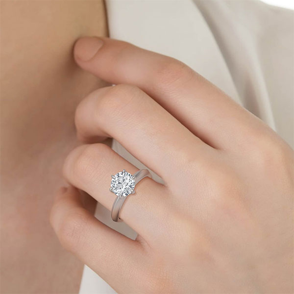 6 Claw Round Brilliant Cut Solitaire with Knife Edge Band