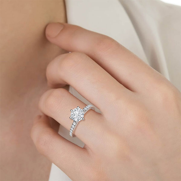 6 Open Claw Round Brilliant Cut with Shoulder Diamonds