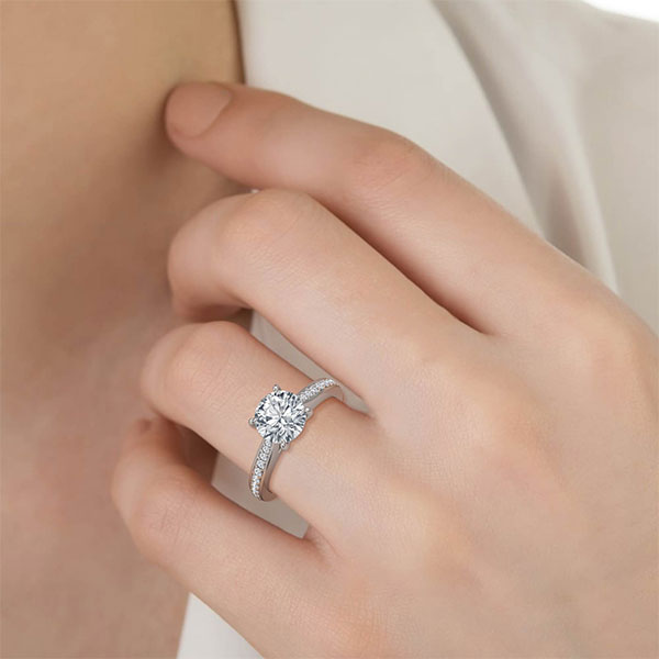 Round Brilliant Cut with Tapered Shoulder Diamonds